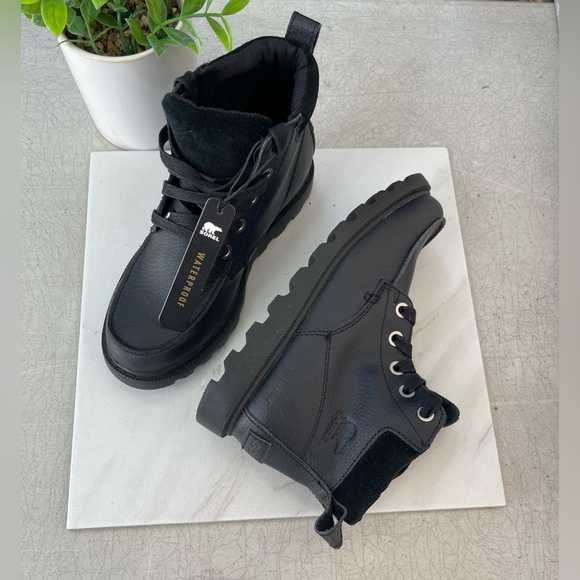 SOREL🍁🍂Madson Moc Toe black boots Waterproof size 1 - Picture 2 of 8